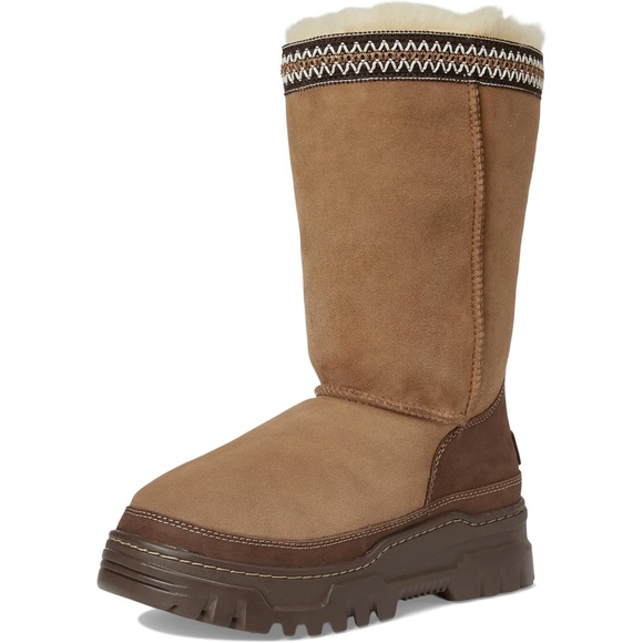 UGG Womens Classic Tall Trailgazer Boot, Chestnut Suede. 1158323 - Picture 2 of 6
